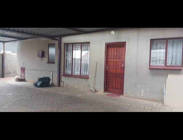 5 BEDROOM HOUSE FOR SALE IN CLAYVILLE